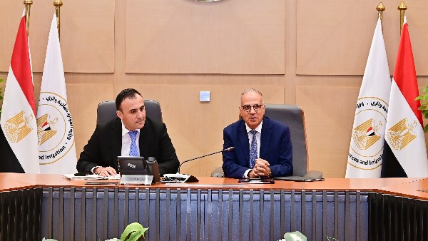 وزير الري يبحث مع نائب رئيس مجلس الوزراء الأوزبكي تفعيل المشروعات المشتركة