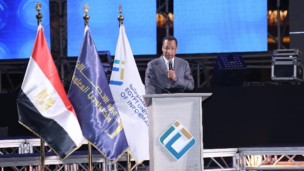 وزير الاتصالات وتكنولوجيا المعلومات يشهد تخريج دفعة جديدة من طلاب جامعة مصر للمعلوماتية
