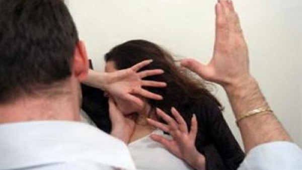 ضربوني بعصاية.. إصابة سيدة في مشاجرة بسبب خلافات جيرة بكرداسة