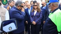 وزيرة التنمية المحلية والبيئة ومحافظ الدقهلية يتفقدان معدات النظافة وأتوبيسات VIP بالمنصورة