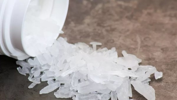 200 كيس وهيبقى في مفاجآت .. تفاصيل ضبط شاعر وملحن بحوزتهما كوكايين في التجمع