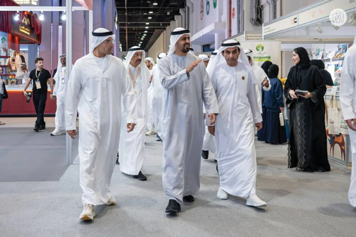 ذياب بن محمد بن زايد: «أبوظبي للكتاب» يعمق التفاهم بين الشعوب