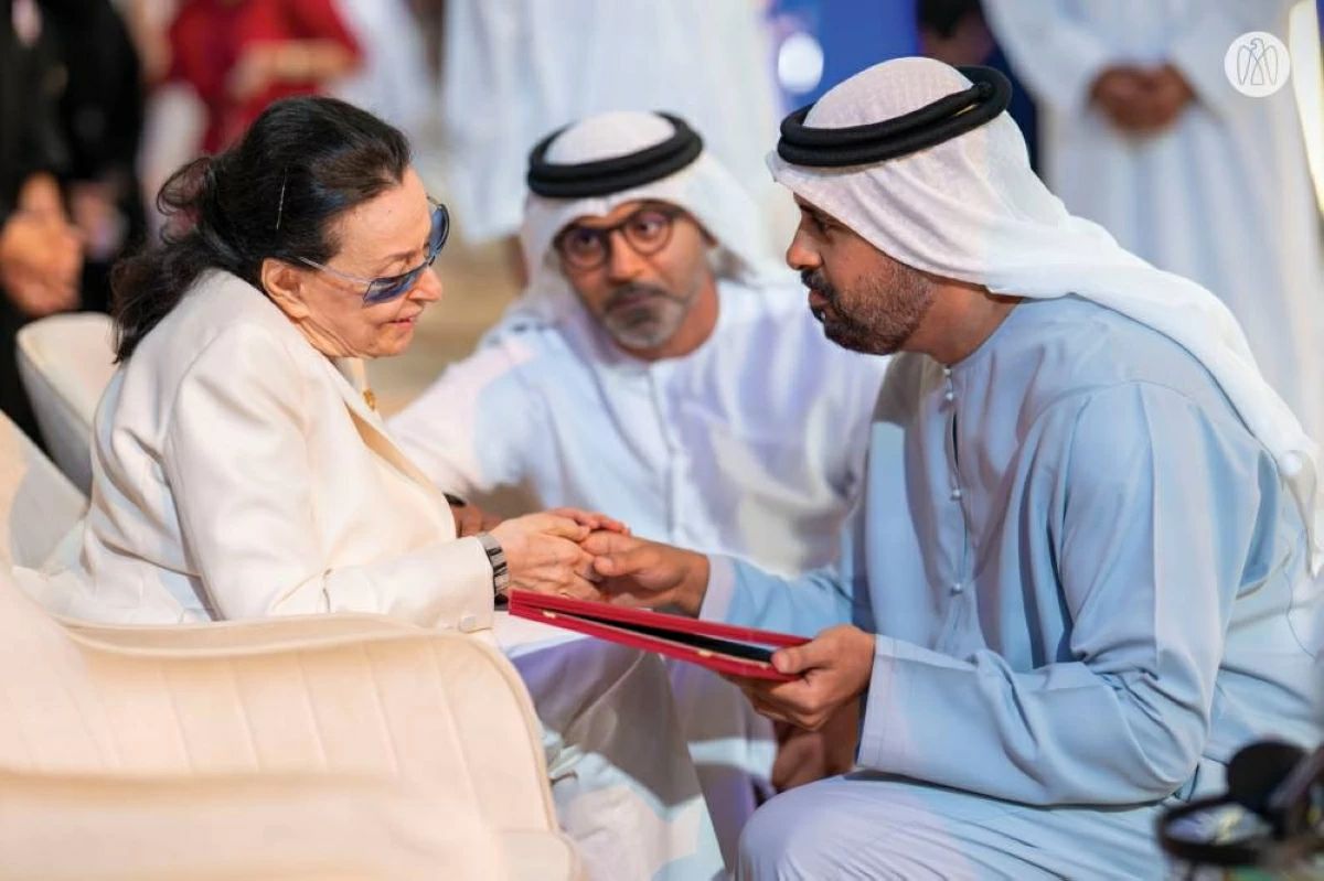 ذياب بن محمد يكرّم الفائزين بجائزة الشيخ زايد للكتاب