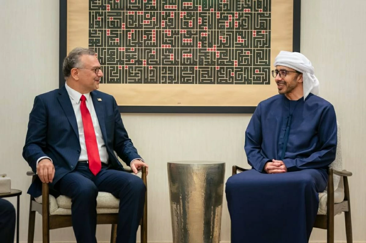 عبدالله بن زايد ومستشار ترامب يبحثان العلاقات الاستراتيجية والتطورات في المنطقة