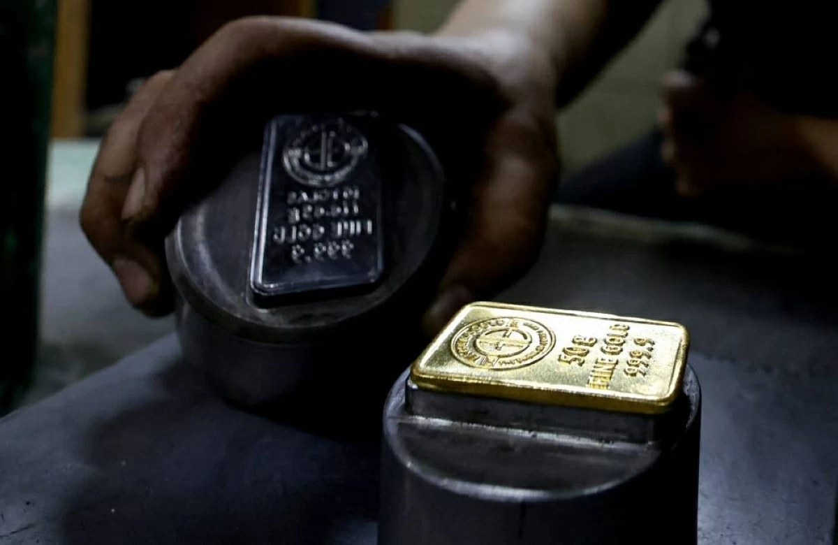 الذهب يرتد فوق 4300 دولار مع استيعاب قرار رفع الفائدة