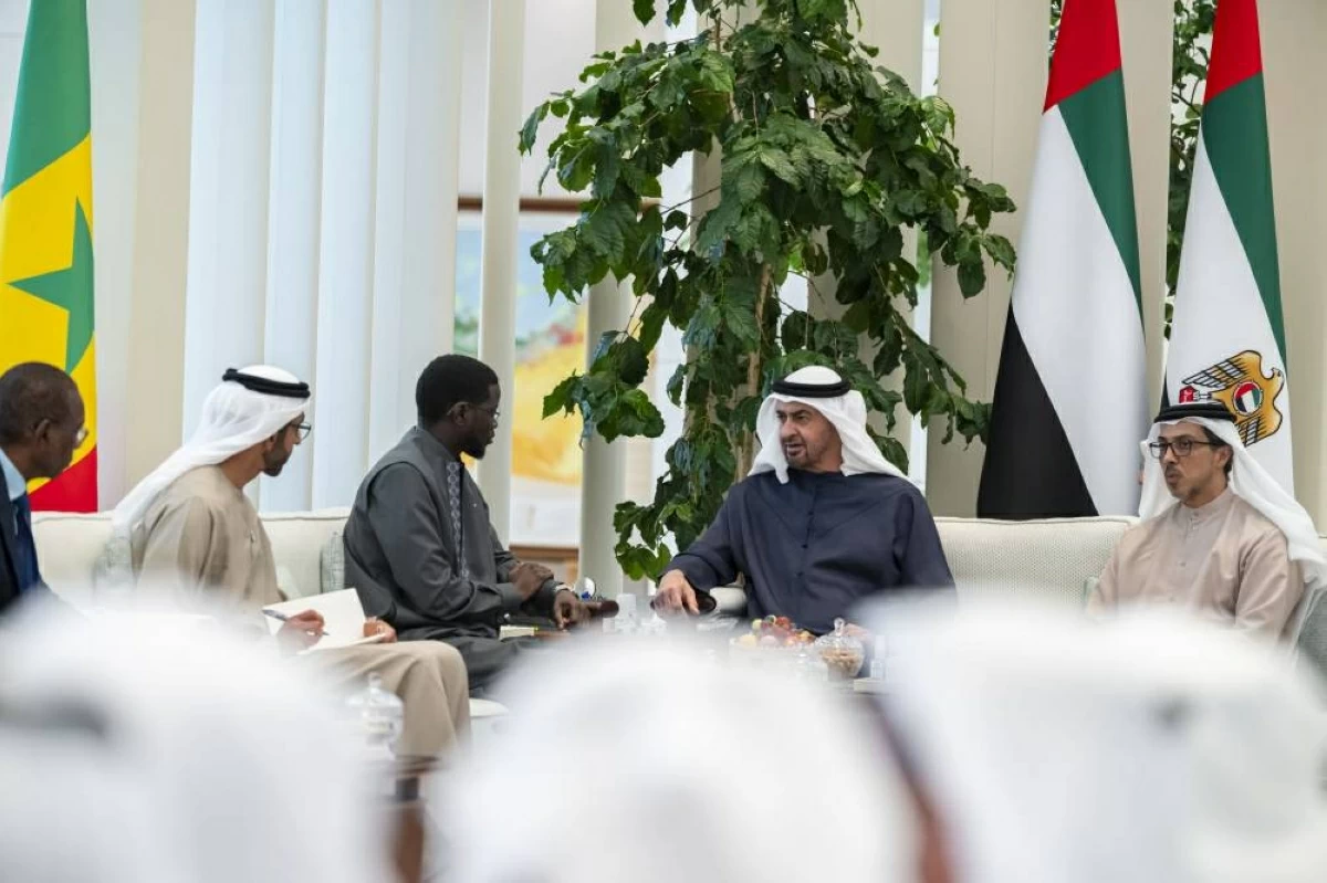 محمد بن زايد ورئيس السنغال يبحثان تعزيز التعاون بين البلدين