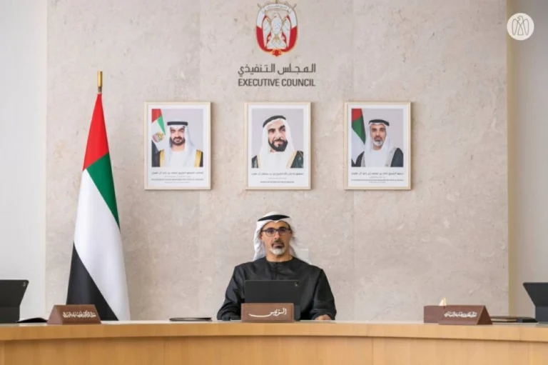 خالد بن محمد بن زايد يترأس أول اجتماع لـ«تنفيذي أبوظبي» يستخدم منصة الذكاء الاصطناعي المساعد