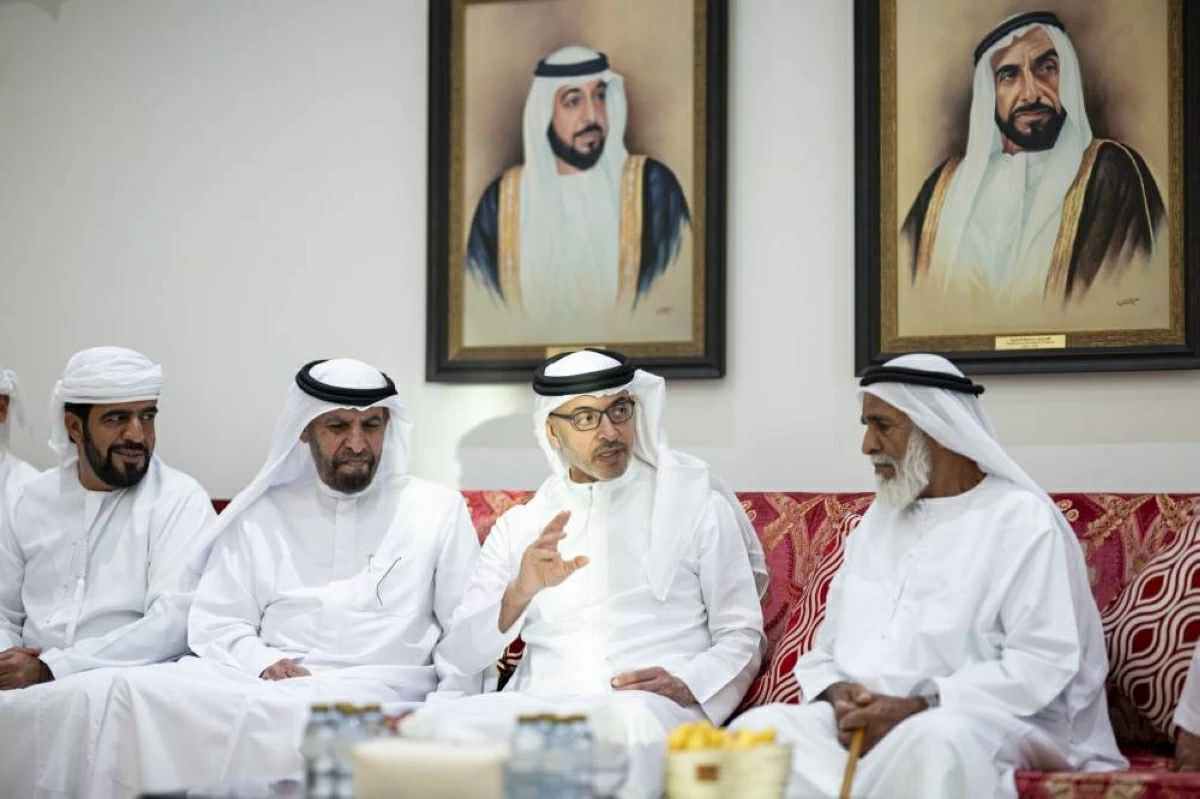 هزاع بن زايد يعزي أسرة شهيد الوطن والواجب سعيد الشامسي