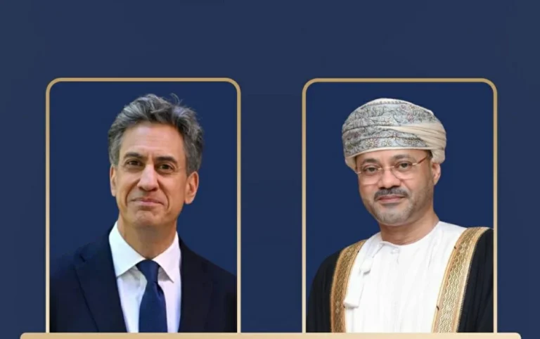 وزيرا خارجية عُمان وبريطانيا يبحثان جهود خفض التوتر بالمنطقة