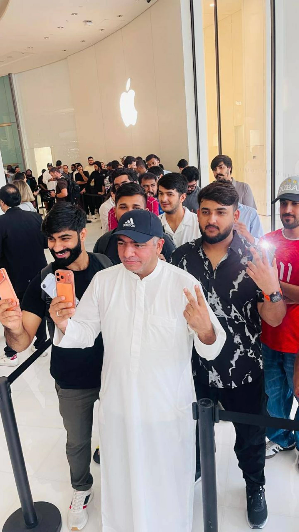 بدء تسليم «آيفون 18 برو» و«آيفون 18 برو ماكس» في الإمارات