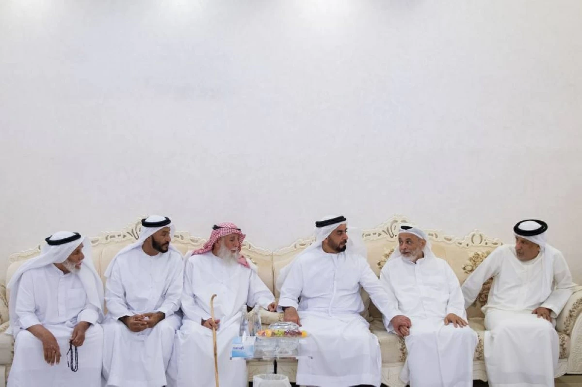 سيف بن زايد يعزي أسرتي شهيدي الوطن المنهالي والشامسي