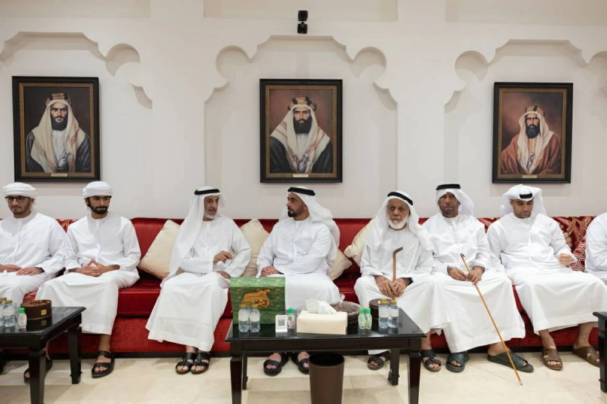 سيف بن زايد يعزّي في وفاة راشد الكتبي