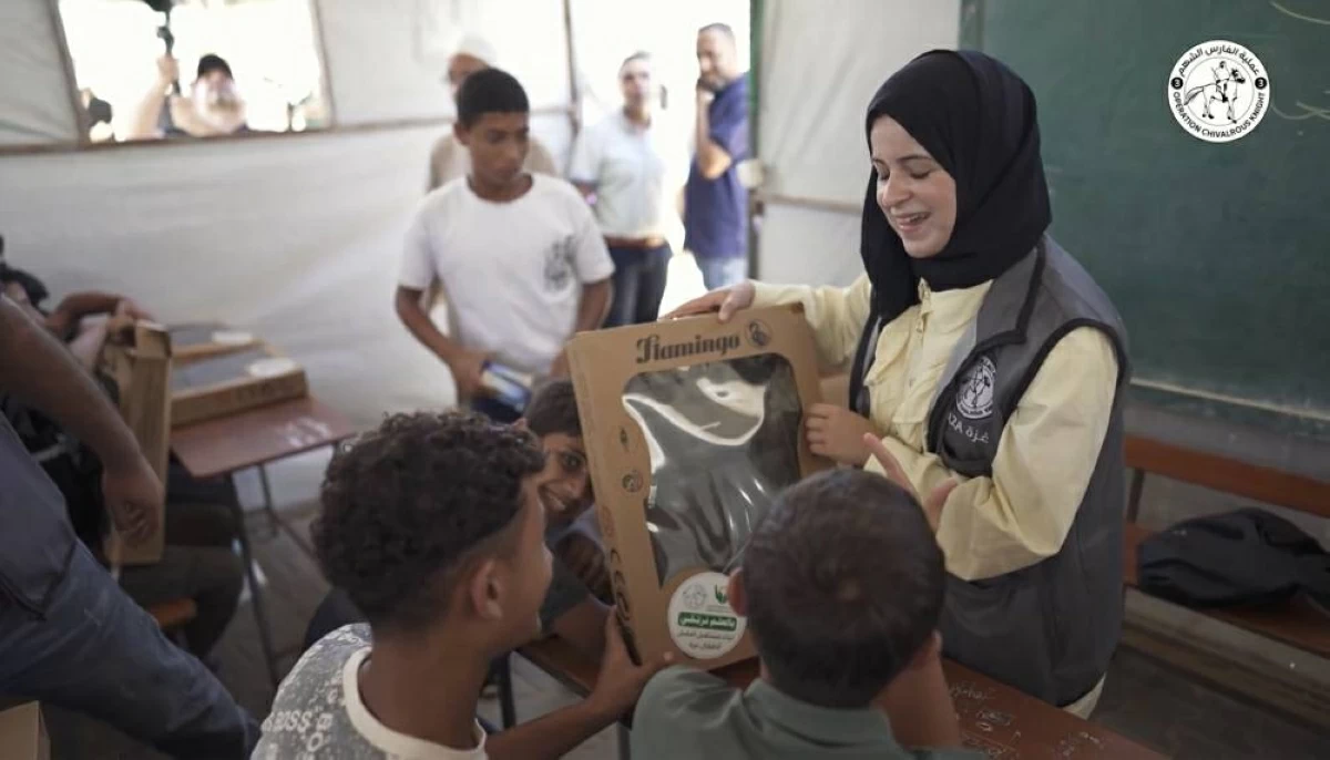 «الفارس الشهم 3» توفر الحقائب المدرسية لطلبة غزة
