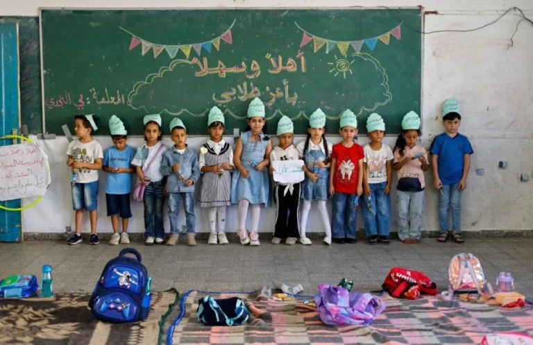 على أطلال المدارس وفي الخيام.. غزة تتعلم من جديد