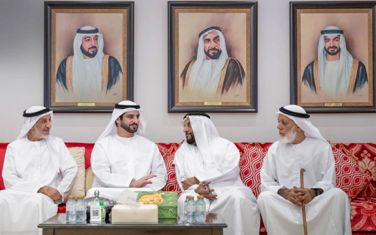 سلطان بن حمدان يعزّي في وفاة راشد الكتبي