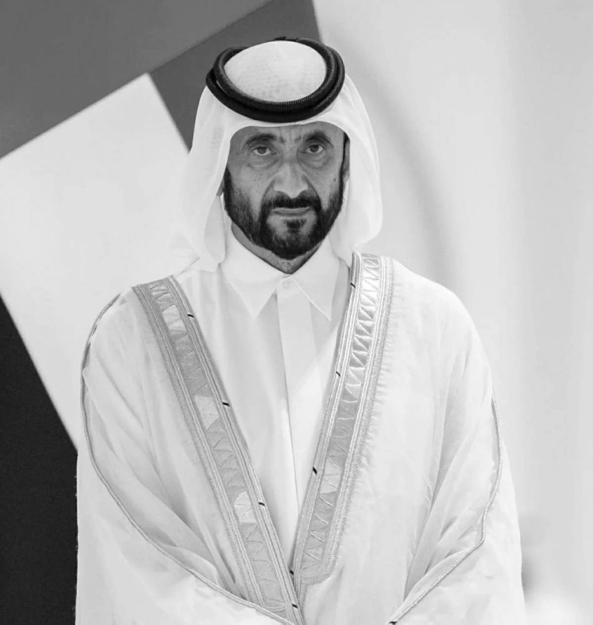 ملك البحرين يعزي محمد بن راشد في وفاة أحمد بن راشد