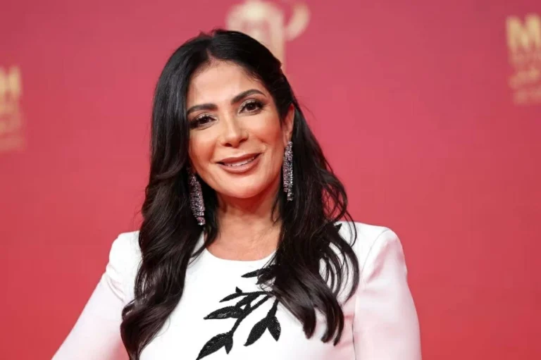 «الجونة السينمائي» يكرم منى زكي بجائزة الإنجاز الإبداعي