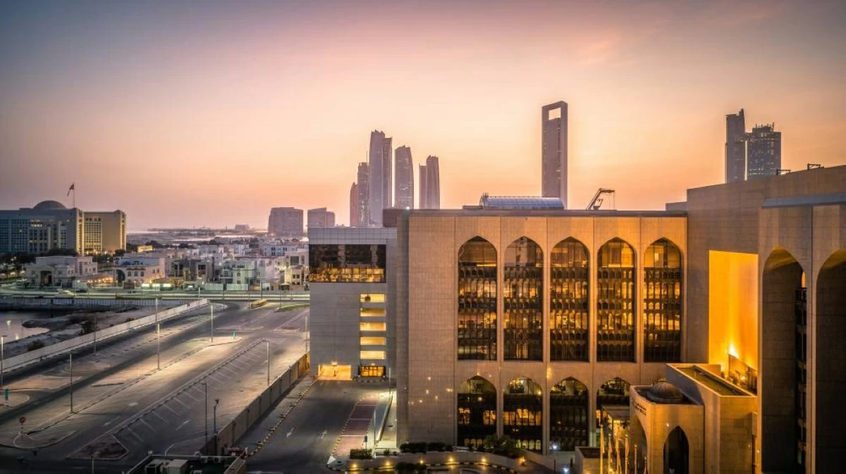 «المركزي» يفرض جزاءات صارمة على فروع «ملي إيران» في الإمارات