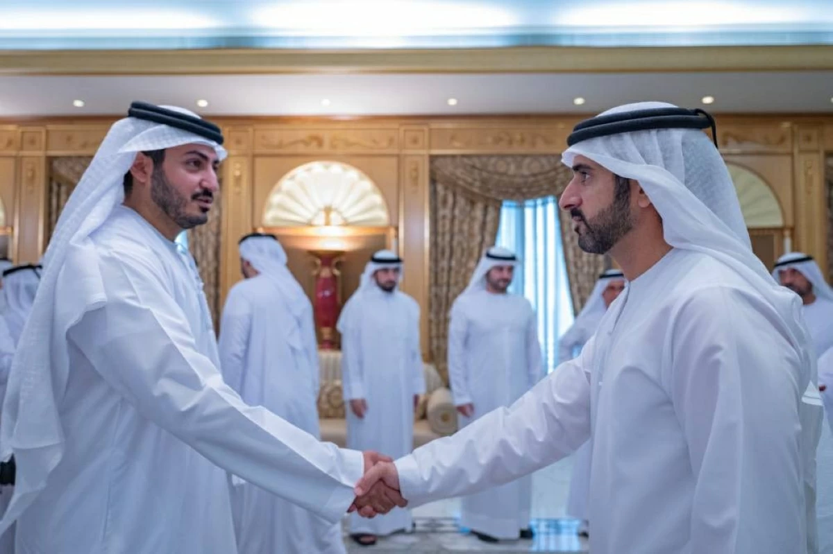حمدان بن محمد ومكتوم بن محمد يواصلان تقبّل التعازي في وفاة أحمد بن راشد (فيديو)