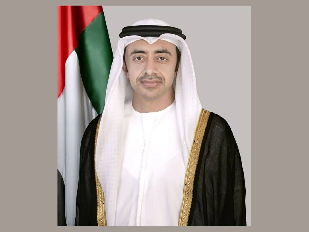 عبدالله بن زايد ورئيس الإكوادور يبحثان العلاقات الثنائية والعمل المشترك