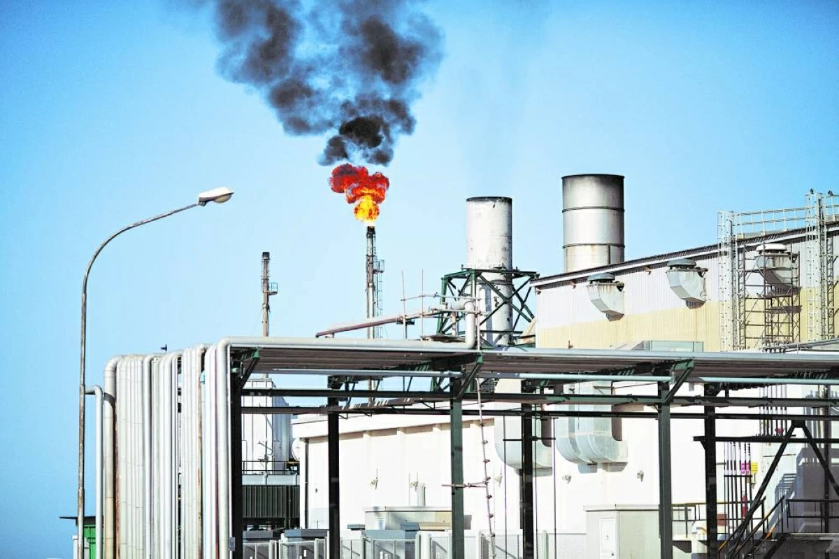 النفط يقفز 4% وبرنت يتجاوز 107 دولارات