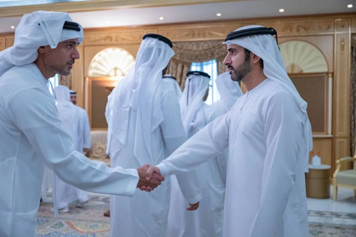 حمدان بن محمد ومكتوم بن محمد يتقبّلان التعازي في وفاة أحمد بن راشد