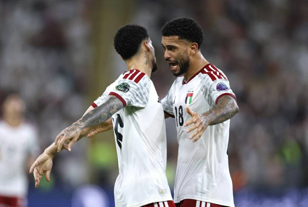 زلاتكو يطالب لاعبي الإمارات ببقاء أقداهم على الأرض
