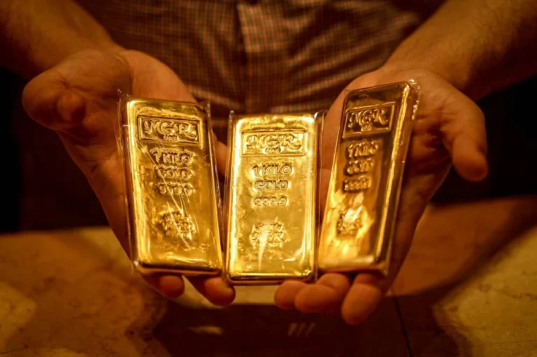 الذهب يتخلى عن مستوى 4300 دولار.. ويتجه لانخفاض أسبوعي
