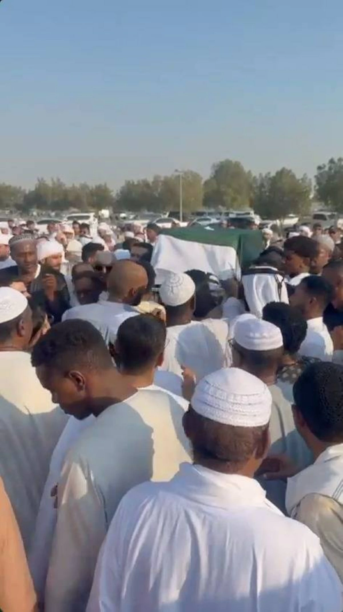 «كانوا لها أهلاً».. دبي تودّع أماً وحيدة توفيت أثناء ولادتها لتوأم (فيديو)