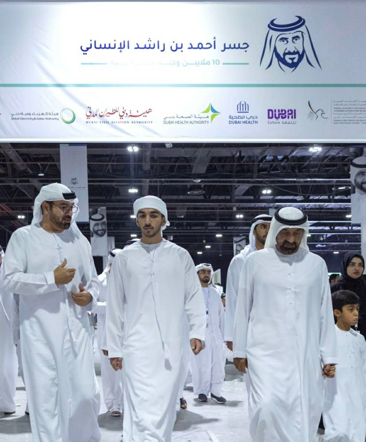 أحمد بن سعيد: مبادرة «جسر أحمد بن راشد الإنساني» تجسّد قيم الخير والعطاء
