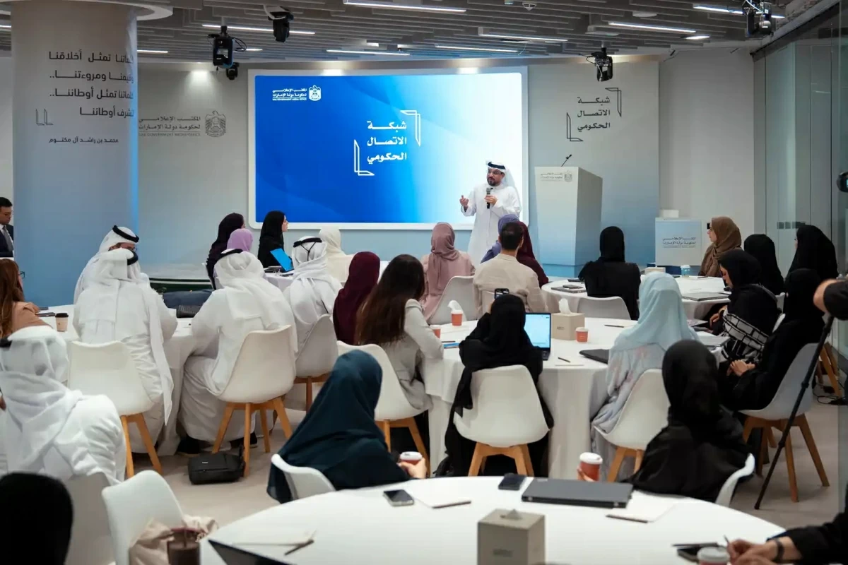 الإمارات تطلق «دليل استخدامات الذكاء الاصطناعي المساعد لفرق الاتصال الحكومي»