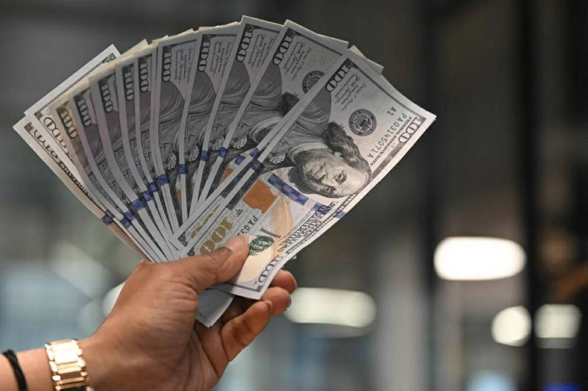النار تحت النفط.. والدولار فوق العملات