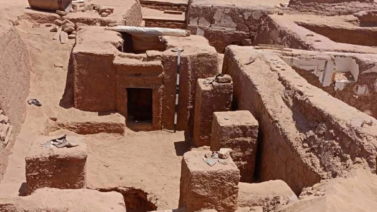 «اسمع يا أبي».. مرثية عمرها 1700 عام تكشف قصة مؤثرة من مقبرة مصرية