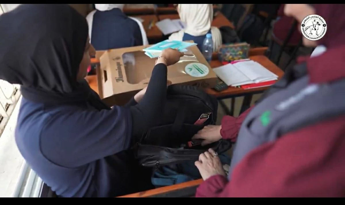حقائب وقرطاسية من «الشارقة الخيرية» لطلاب غزة