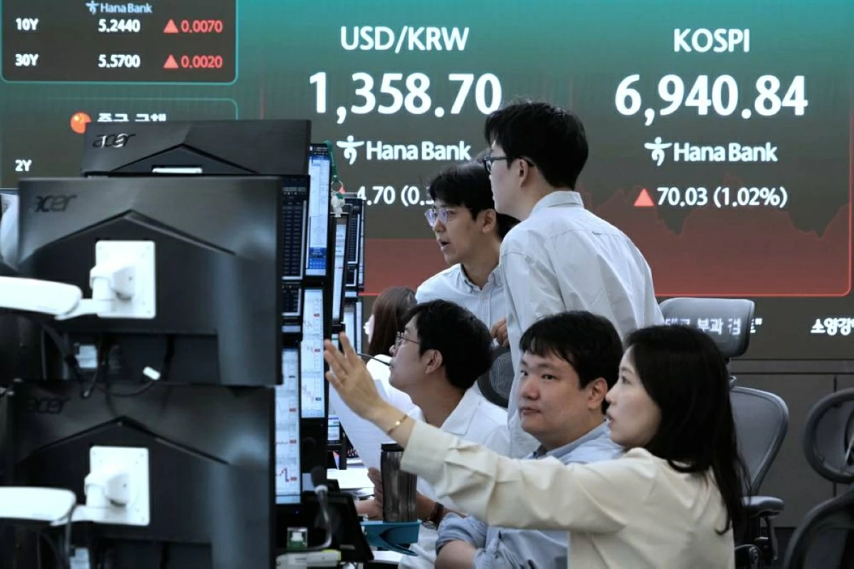 تباين أداء مؤشرات الأسهم الآسيوية في آخر جلسات الشهر