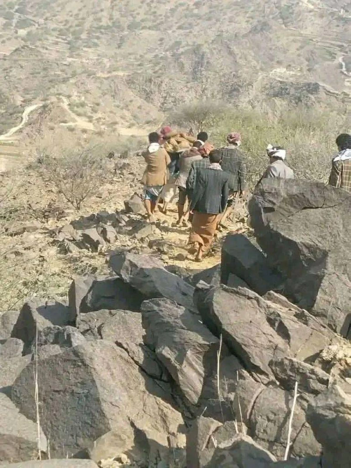 6 قتلى بانهيار موقع للتنقيب التقليدي عن الذهب في اليمن