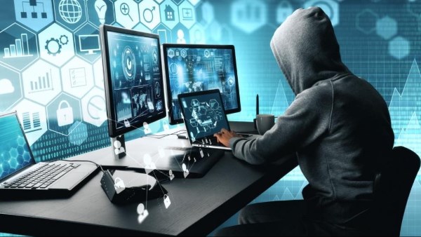 هل يمكن للأطفال التحايل على قيود العمر؟.. خبير تكنولوجيا يكشف آليات التحقق الحديثة