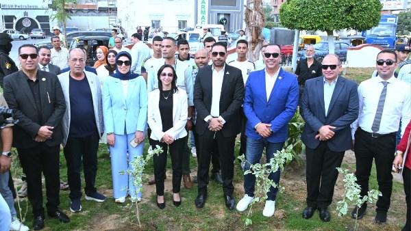 محافظ البحيرة تشهد تشجير ميدان الفارس العربي بالدّلنجات