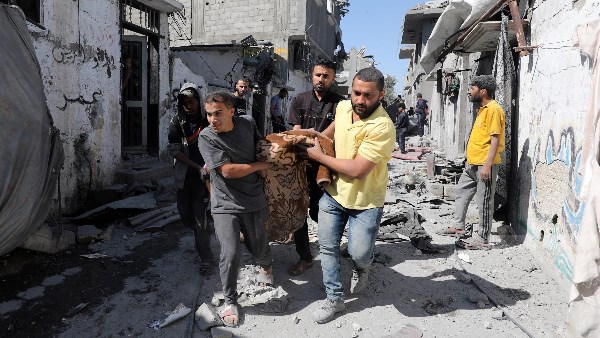 طيران الاحتلال المروحي يطلق نيرانه تجاه المناطق الجنوبية بغزة