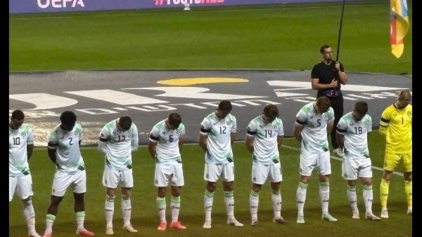 لاعبو أيرلندا يلفتون أنظار العالم خلال مواجهة الكيان المحتل
