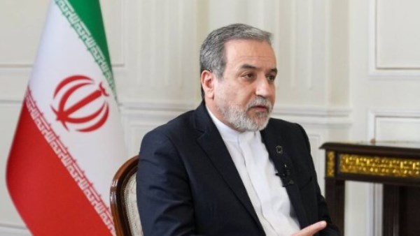 وزير الخارجية الإيراني: إعادة فتح مضيق هرمز مرهونة بتلبية شروطنا الواضحة