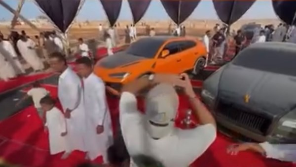 بورش ولامبورجيني.. تقديم سيارات فارهة هدايا لعريس في مطروح تثير الجدل