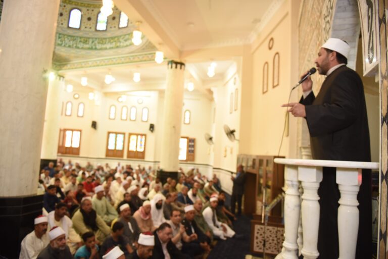 الأوقاف: «نظافة البيئة وحرمة تصوير الأفراد بدون إذن» موضوع خطبة الجمعة اليوم