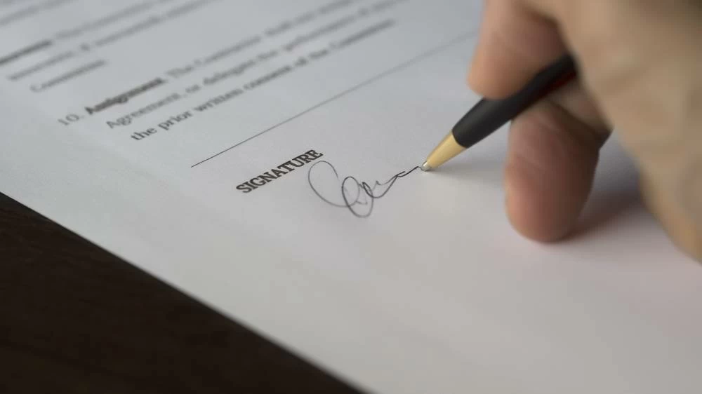 Leaving your UAE job? 5 documents and records you should keep