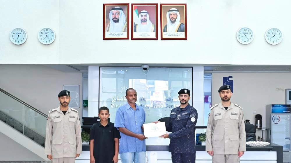 Sharjah Police honour resident for handing in Dh85,000 found in emirate