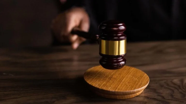 7 illegal workplace practices in the UAE, and how to report your employer to MOHRE