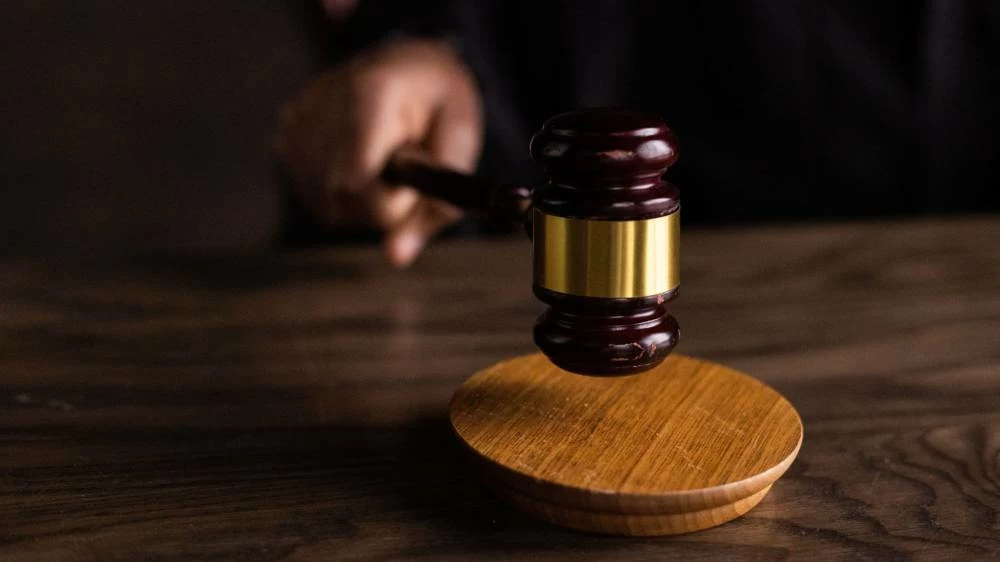 7 illegal workplace practices in the UAE, and how to report your employer to MOHRE