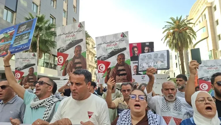 تونس… توقيف 11 شخصاً عقب تظاهرة تطالب بالإفراج عن نشطاء “أسطول الصمود”