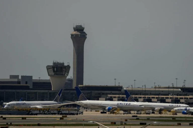 US air traffic control exposed: Outdated computers, cut cables, and parts bought on eBay