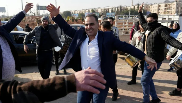 كيف يعود المعتقل إلى الحياة؟… سوريون محرّرون يروون لـ”النهار” ما بعد الزنزانة
